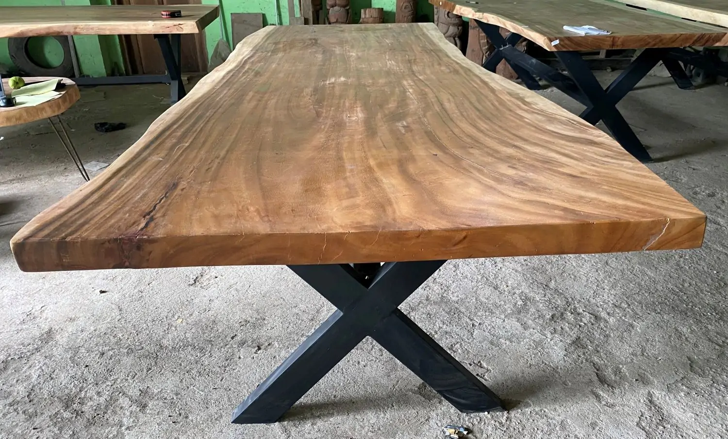  Product image 4 of the product “Natural Wood Table suar with metal legs, 280cm length, 120cm width, 83.5cm height. Table top 7cm thickness ”
